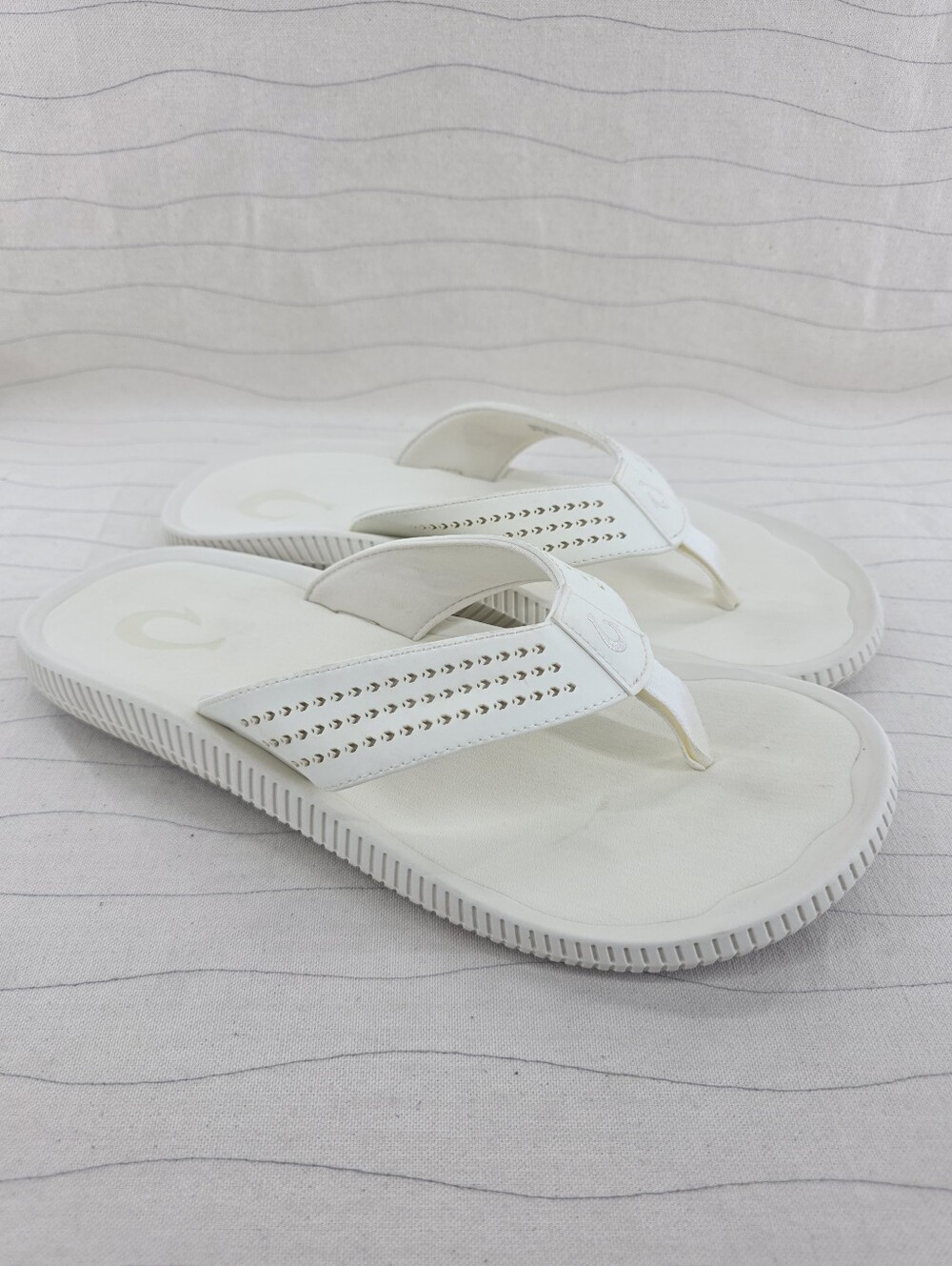 OluKai Mens Ulele Ivory White Slip-On Thong Sandals Shoes 10435-WSWS Size 12